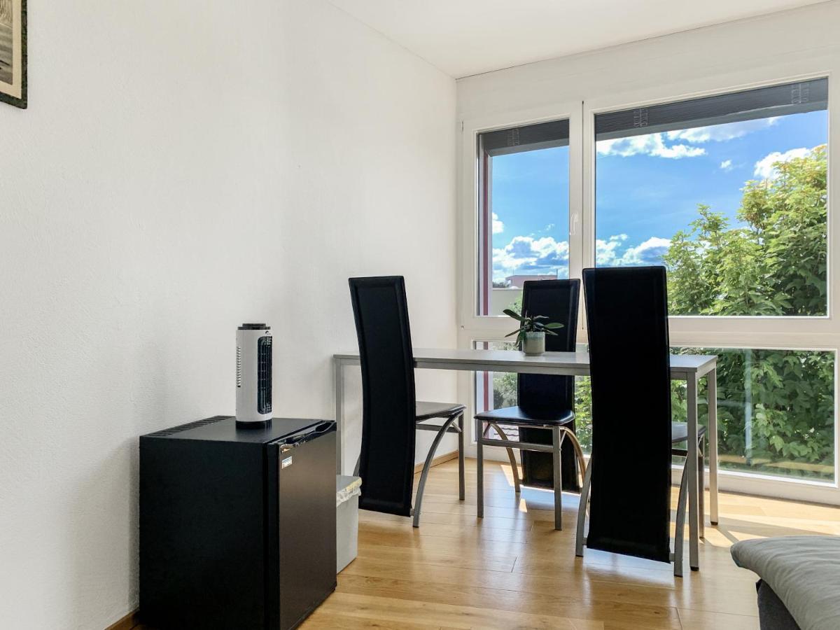 Haus Zur Lilie Hotell Hinwil Eksteriør bilde